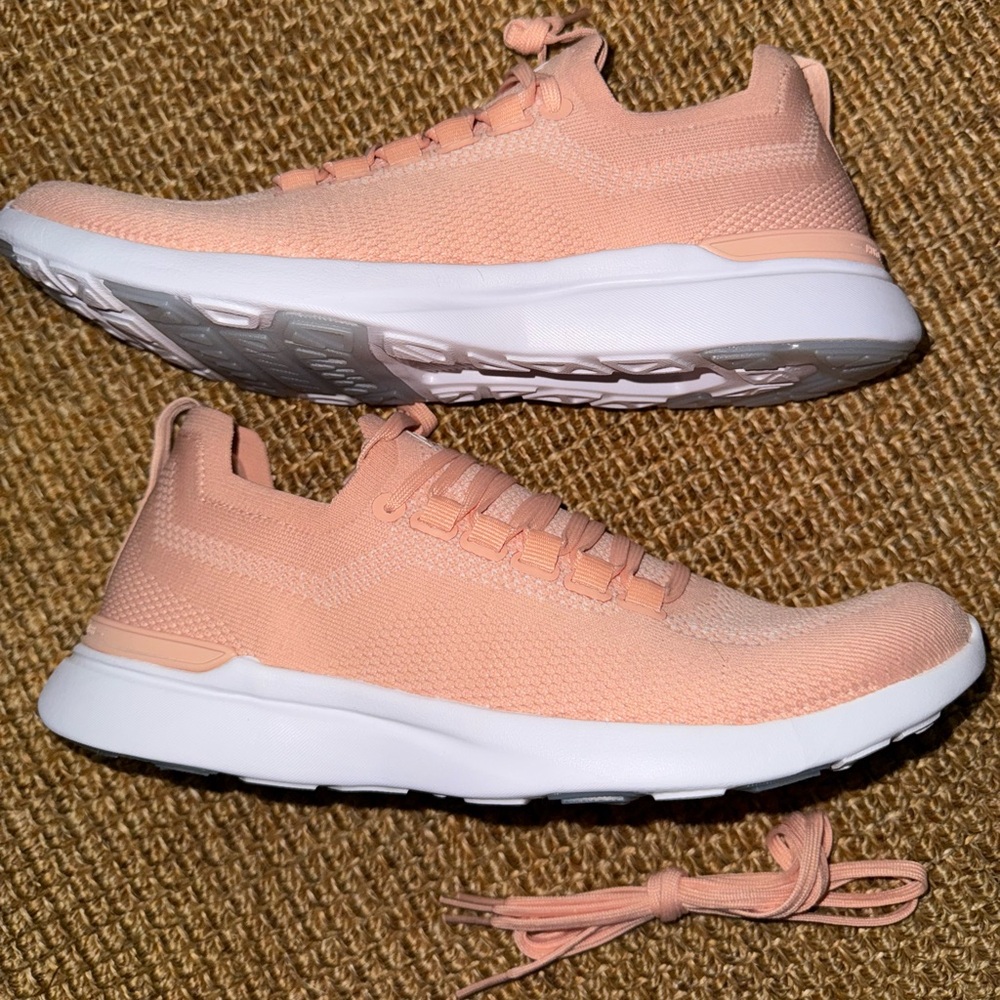 NEW APL Athletic Propulsion Labs Blush White Techloom Breeze Sneakers 9 $245